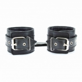 Чёрные кожаные оковы с клепками - БДСМ Арсенал - купить с доставкой в Нижнекамске