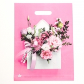 Розовый пакет с цветочным принтом и вырубной ручкой (40х31 см) - Сима-Ленд - купить с доставкой в Нижнекамске