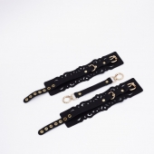 Черный кожаные оковы с узорами и золотистой фурнитурой - Crazy Handmade - купить с доставкой в Нижнекамске