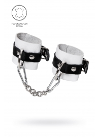 Бело-черные кожаные наручники с одним ремешком с люверсами - Pecado - купить с доставкой в Нижнекамске