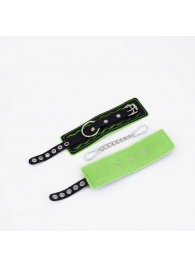 Черно-зеленые кожаные наручники с зеленой строчкой - Crazy Handmade - купить с доставкой в Нижнекамске