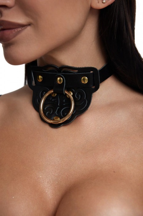 Черный фигурный кожаный ошейник с золотистой фурнитурой - Crazy Handmade - купить с доставкой в Нижнекамске