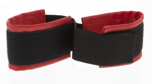 Полиуретановые манжеты для фиксации рук вместе Bound Together Wrist Restraints - Blush Novelties - купить с доставкой в Нижнекамске